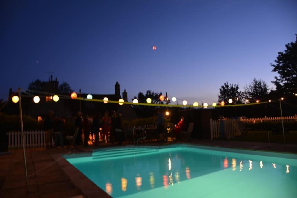 The Old Stables - Self Contained - Hot Tub And Pool Ferienhaus Salisbury